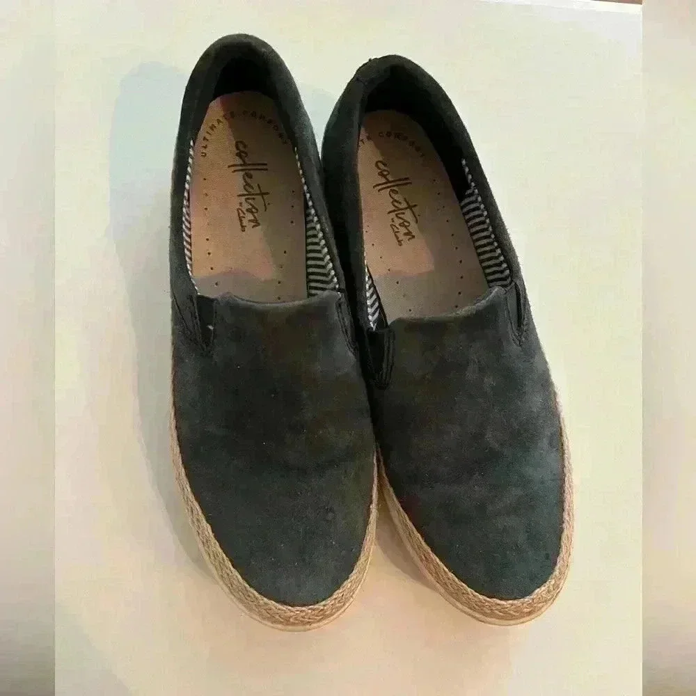 Clarks Marie Pearl Navy Nubuck Slip On Leather Loafers size 6.5M